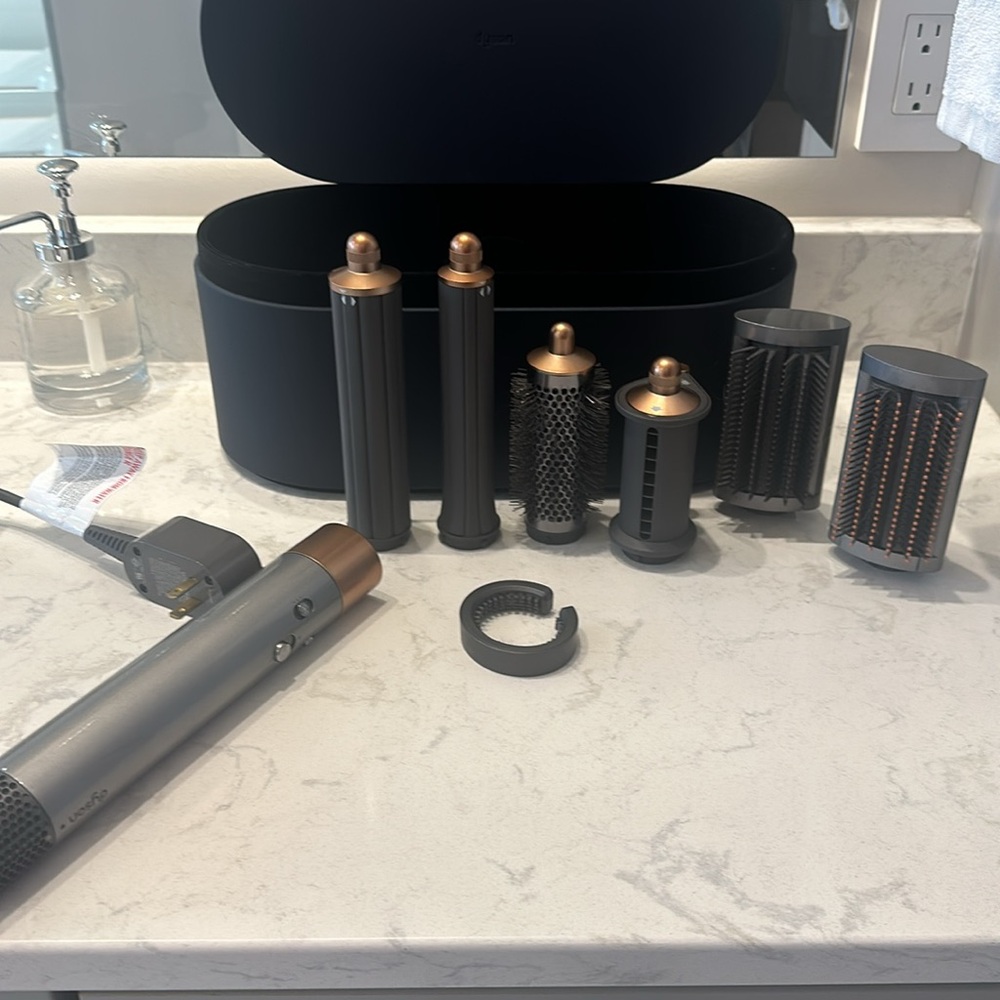 Long barrel Dyson Airwrap. EXCELLENT condition!